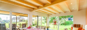 Wintergarten im Vogtland – natürlich gebaut in Holzrahmenbauweise. Wintergarten in Holzrahmenbauweise, gebaut von Holzwelten Schlosser GmbH.